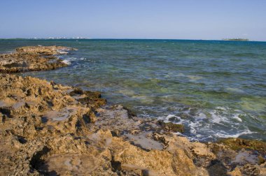 Rocky Cay plaj manzarası. San Andres, Providencia ve Santa Catalina Takımadaları.