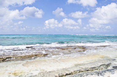 Rocky Cay plaj manzarası. San Andres, Providencia ve Santa Catalina Takımadaları.