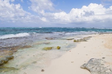 Rocky Cay plaj manzarası. San Andres, Providencia ve Santa Catalina Takımadaları.