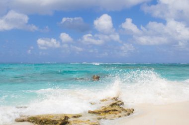 Rocky Cay plaj manzarası. San Andres, Providencia ve Santa Catalina Takımadaları.