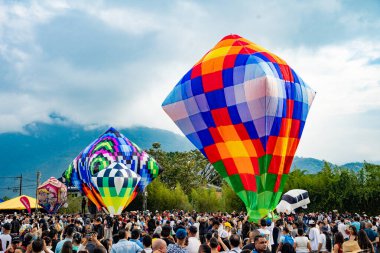 Venedik, Antioquia, Kolombiya. 12 Kasım 2023: insanlar balon festivalini kutluyor.
