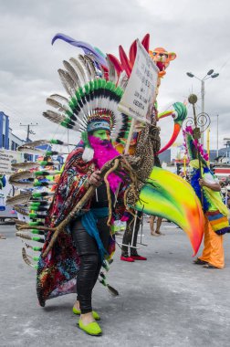 Pasto, Nario, Kolombiya. 9 Şubat 2016: Siyah-beyaz karnavalında sanatsal ve renkli şamandıralar.