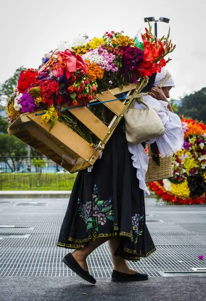 Ebedi bahar şehrindeki çiçek fuarında çekilen fotoğraflar. Medellin, Antioquia, Kolombiya.