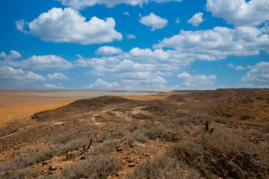 Baha Portete 'nin mavi gökyüzü Doğal Ulusal Parkı manzarası. Guajira, Kolombiya. 