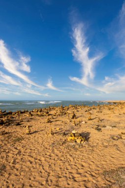 Punta Gallinas, Guajira 'daki plaj ve piramit taşları. 