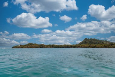 Hornbill sahilindeki bir tekneden manzara. San Antero, Kolombiya. 