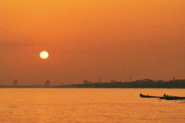 Calao Sahili, Kolombiya 'da güzel gün batımı manzarası.