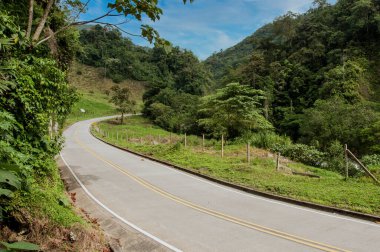 Santa Cecilia, Risaralda, Kolombiya üzerinden Pueblo Rico-