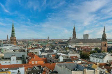 Kopenhag, Danimarka. 27 Eylül 2019, Kopenhag, Danimarka. 28 Eylül 2019: Şehrin panoramik manzarası ve gökyüzü mimarisi.