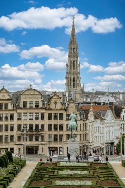 Brüksel, Belçika. 30 Eylül 2019: Brüksel 'in büyük meydanındaki binaların cephesi.