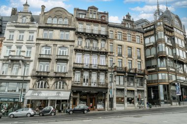 Brüksel, Belçika. 30 Eylül 2019: Brüksel 'in büyük meydanındaki binaların cephesi.