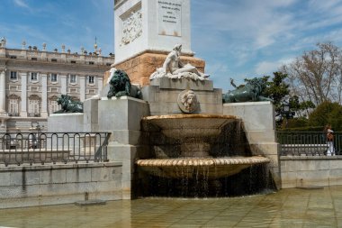 Madrid, Espaa. 1 Ekim 2019 Madrid Kraliyet Sarayı, mavi gökyüzü..