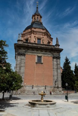 Madrid, Espaa. 1 Ekim 2019 Madrid Kraliyet Sarayı, mavi gökyüzü..
