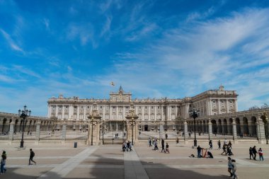 Madrid, Espaa. 1 Ekim 2019 Madrid Kraliyet Sarayı, mavi gökyüzü..