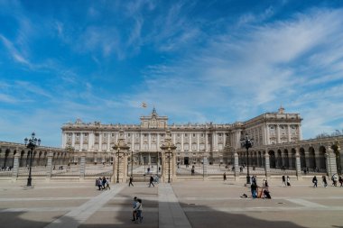 Madrid, Espaa. 1 Ekim 2019 Madrid Kraliyet Sarayı, mavi gökyüzü..