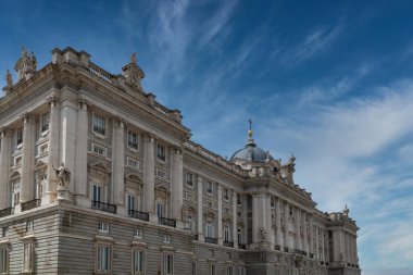 Madrid, Espaa. 1 Ekim 2019 Madrid Kraliyet Sarayı, mavi gökyüzü..