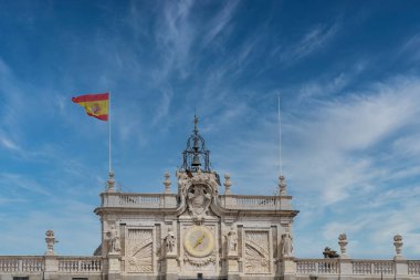Madrid, Espaa. 1 Ekim 2019 Madrid Kraliyet Sarayı, mavi gökyüzü..