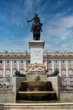Madrid, Espaa. 1 Ekim 2019 Madrid Kraliyet Sarayı, mavi gökyüzü..