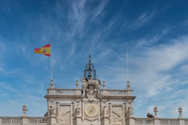 Madrid, Espaa. 1 Ekim 2019 Madrid Kraliyet Sarayı, mavi gökyüzü..
