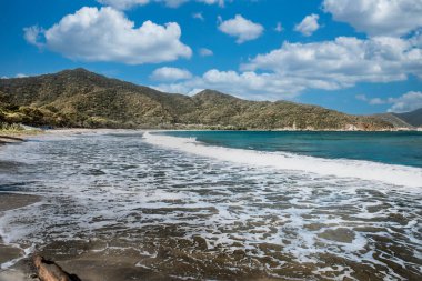 Tayrona Ulusal Parkı 'ndaki deniz manzaralı manzara. Santa Marta, Magdalena, Kolombiya.