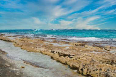 Rocky Cay plaj manzarası. San Andres, Providencia ve Santa Catalina Takımadaları.
