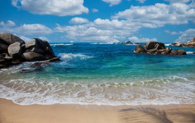 Santa Marta, Magdalena, Kolombiya. 21 Ocak 2013: Kulübe ve plaj Cabo San Juan del Guia.