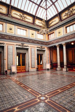 Guanajuato, Meksika. 24 Aralık 2008: Guanajuato, Meksika 'daki şehir evlerinde mimarlık ve cephe.