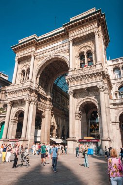 Milan, Lombardia, İtalya. 27 Ekim 2009: Piazza del Duomo