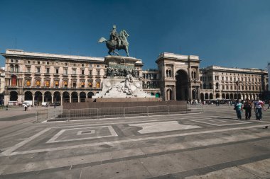 Milan, Lombardia, İtalya. 27 Ekim 2009: Piazza del Duomo