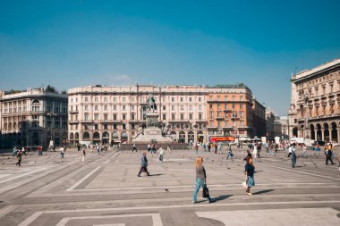 Milan, Lombardia, İtalya. 27 Ekim 2009: Piazza del Duomo