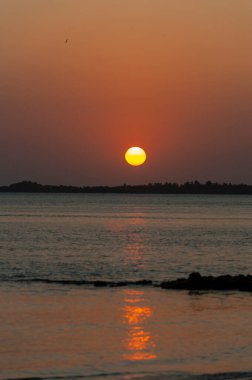 Sucre, Sincelejo, Kolombiya. 8 Haziran 2010: Morrosquillo Körfezi 'ne gün batımı