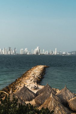 Tierra Bomba Adası 'ndan Bocagrande manzarası. Cartagena, Bolivar.