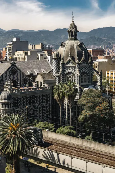 Stock image Medellin, Antioquia, Colombia. January 17, 2024: Palace of Culture and Medellin Metro.