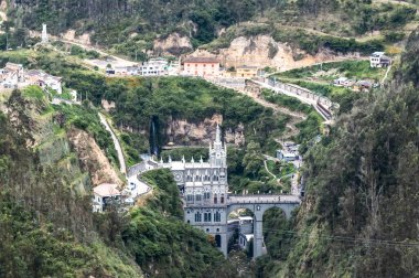 Ipiales, Nario, Kolombiya. 26 Haziran 2024: Las Lajas 'ın Meryem Ana' sının panoramik fotoğraflarındaki mabedi.