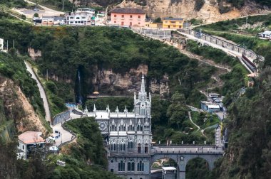 Ipiales, Nario, Kolombiya. 26 Haziran 2024: Las Lajas 'ın Meryem Ana' sının panoramik fotoğraflarındaki mabedi.