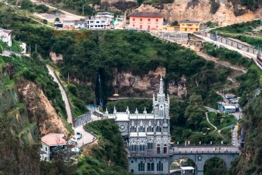 Ipiales, Nario, Kolombiya. 26 Haziran 2024: Las Lajas 'ın Meryem Ana' sının panoramik fotoğraflarındaki mabedi.