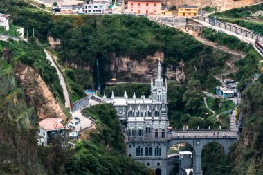 Ipiales, Nario, Kolombiya. 26 Haziran 2024: Las Lajas 'ın Meryem Ana' sının panoramik fotoğraflarındaki mabedi.