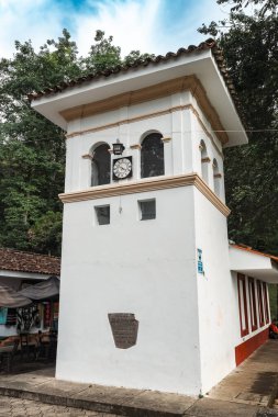 Popayan, Cauca, Kolombiya. 29 Nisan 2024: Küçük Payanes kasabasının mimarisi ve cephesi.