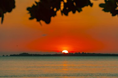 Golfo de Morrosquillo 'da inanılmaz bir gün batımı, Sucre