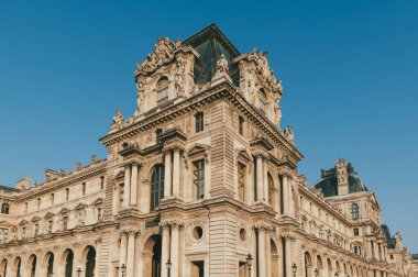 Paris, Fransa. 24 Aralık 2011: Louvre Müzesi