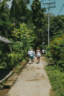 Yürüyen Turistler, Serrania del Darien, Sapzurro, Zapzurro, Uraba Körfezi, Choco, Acandi, Kolombiya