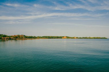 San Antero, Kolombiya 'da güzel plaj ve yaz manzarası