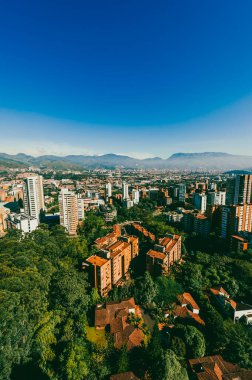 Medellin, Antioquia, Kolombiya. 18 Şubat 2013: Poblado Panoramik. 