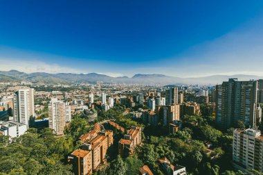 Medellin, Antioquia, Kolombiya. 18 Şubat 2013: Poblado Panoramik. 