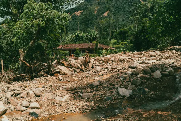 Barranquilla, Kolombiya 'da taş yağmuru.