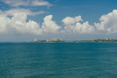 Puerto Salgar, Barranquilla, Kolombiya sahillerinin manzarası.