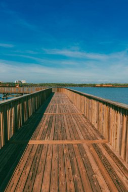 Mallorqun bataklığı iskele ve mavi gökyüzünden görüldü. Barranquilla, Atlantico, Kolombiya.