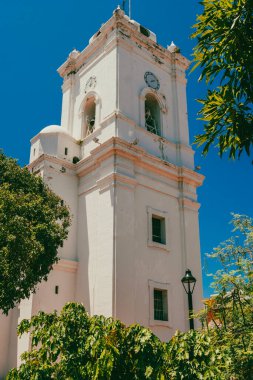 Santa Marta, Magdalena, Kolombiya. 19 Eylül 2024: Santa Marta Katedral Bazilikası ve mimarisi.