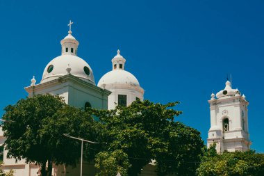 Santa Marta, Magdalena, Kolombiya. 19 Eylül 2024: Santa Marta Katedral Bazilikası ve mimarisi.