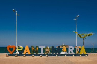 Santa Marta, Magdalena, Kolombiya. 19 Eylül 2024: Şehrin adını renk ve denizle imzalayın.